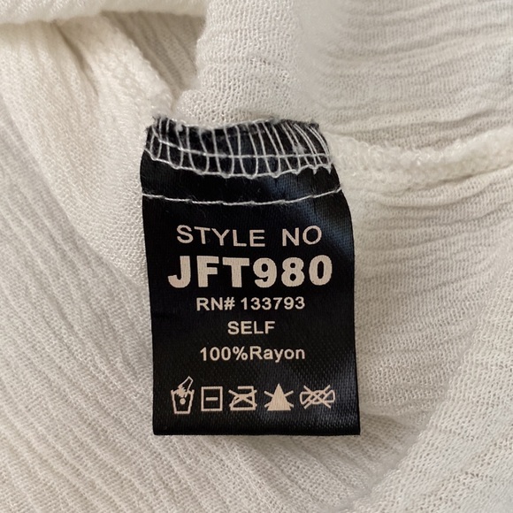 Vici Embroidered Floral Bohemian Top Size M - Picture 8 of 8